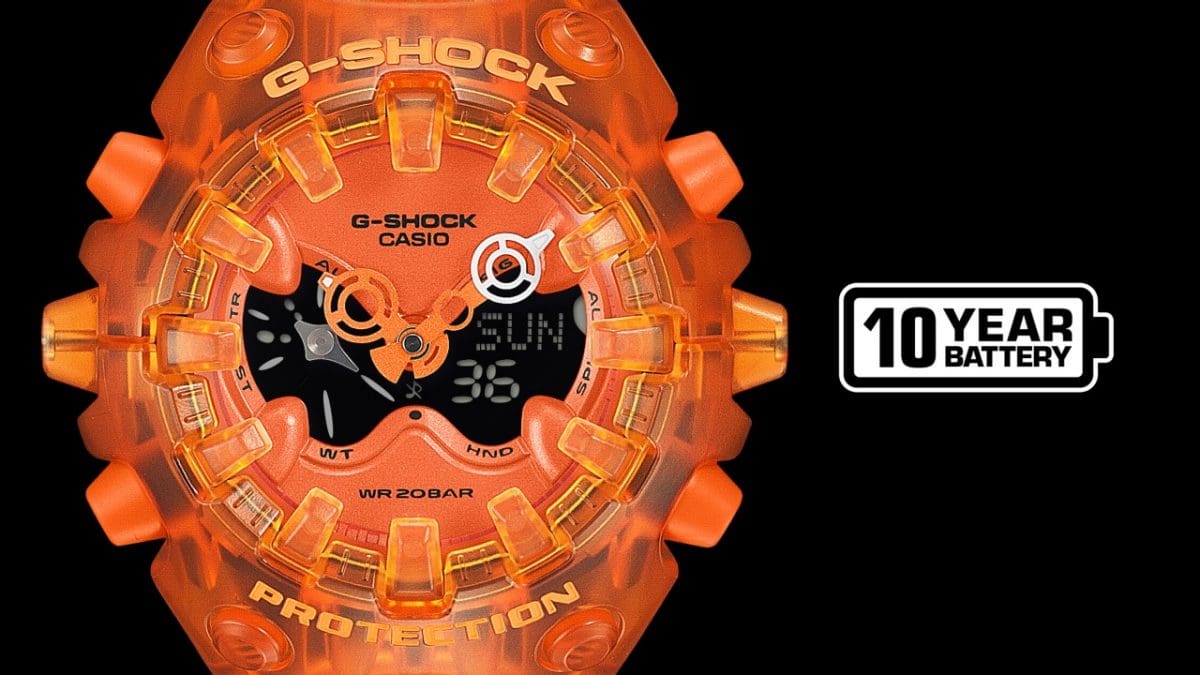 El G-SHOCK GA-V01SKE-4AER tiene una batería con una duración de hasta 10 años y una esfera analógica-digital con índices grandes que se superponen al cristal.