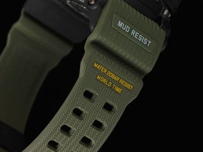 La carcasa negra del reloj de pulsera GG-1000-1A3ER protege los botones y la pantalla de la suciedad y el polvo.