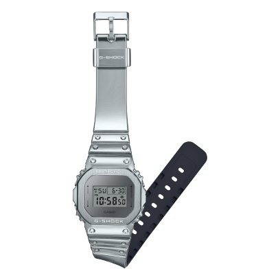 El GM-5600YM-8A8 plateado con brazalete curvado