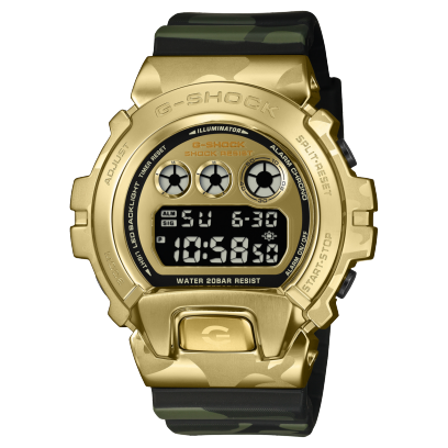 Vista frontal del reloj de pulsera GM-6900CMG-3ER de G-SHOCK, con caja dorada y correa con diseño de camuflaje