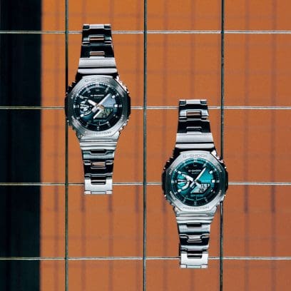 Los dos modelos nuevos del GM-2110D uno al lado del otro sobre fondo naranja.