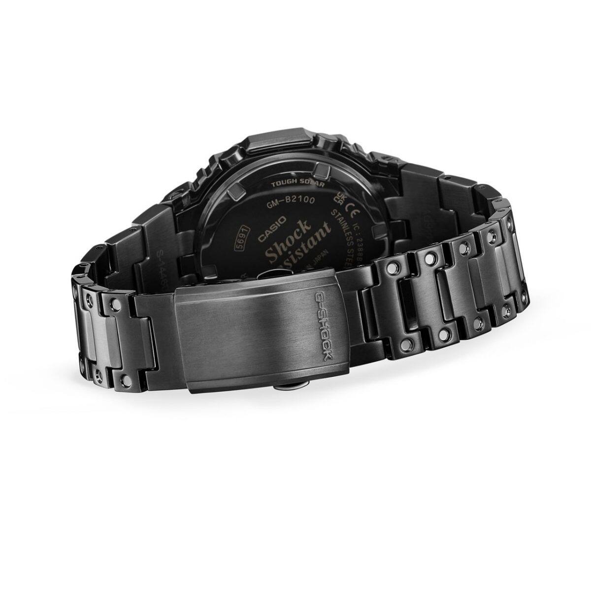 El reloj de caballero GM-B2100BPC-1A con brazalete cerrado con una vista de la parte trasera del reloj y el cierre de un solo toque
