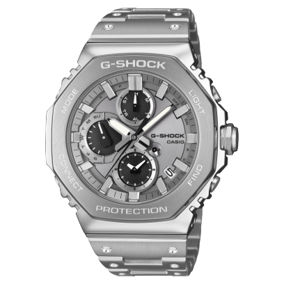 Vista frontal del reloj de pulsera G-SHOCK plateado GMC-B2100ADS-1AER con tres indicadores negros en la esfera.