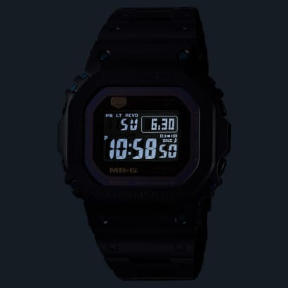 Pantalla digital luminosa del MRG-B5000BA-1 en la oscuridad