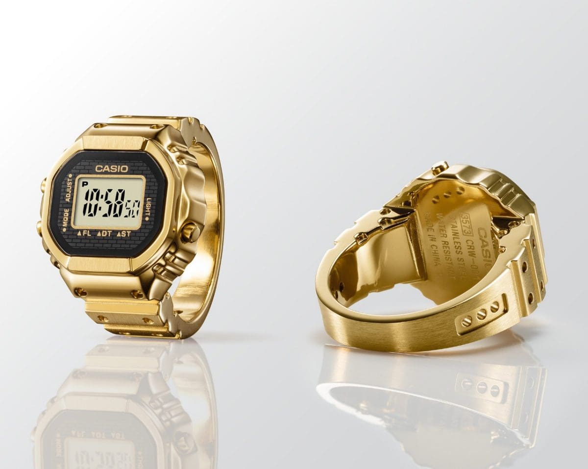 Two CRW-001G-9ER watches are lying side by side. One ring is shown from the front, the other from the back.