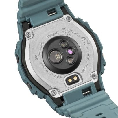 Back of the DW-H5600-2 with the sensors for measuring heart rate and blood oxygen