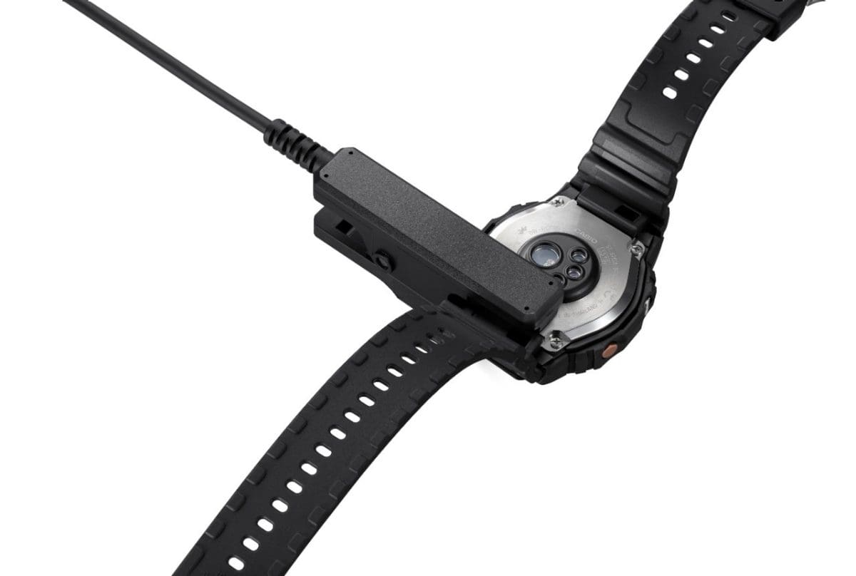 Charging cable on the DW-H5600MB-1