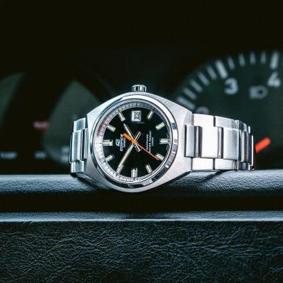 The EFB-109D-1AV lies on the dashboard of a car
