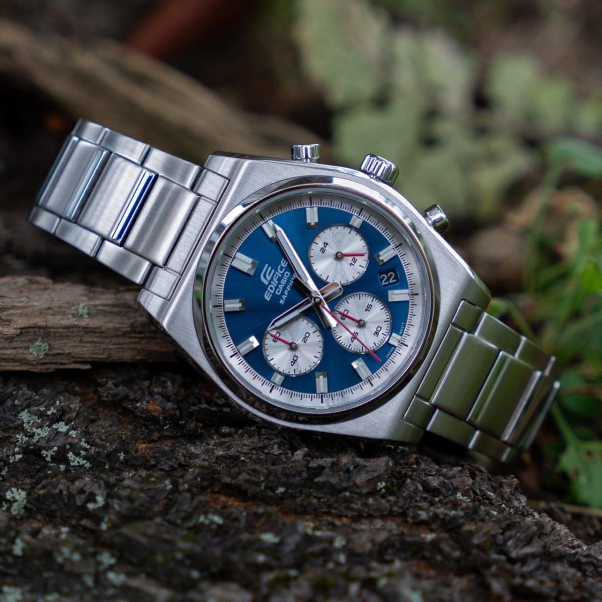 The Edifice EFB-730D-2AV wristwatch with silver strap and blue dial inspired by a tree trunk