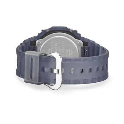 Back of the GA-2100K-2AER with closed bracelet and silver clasp.