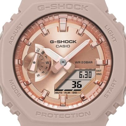 Close-up of the dial of the GMA-S2100MD-4A with analog hands and an additional digital display 