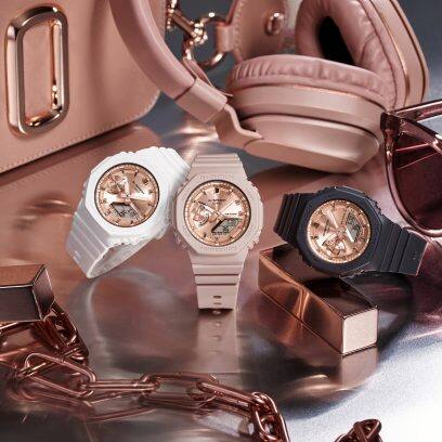 The three color variants white, pink and black of the GMA-S2100MD series side by side. All have the same rose gold dial