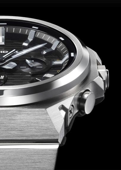 Close-up of the fine hairlines on the case and bracelet of the GST-B1000D-1AER