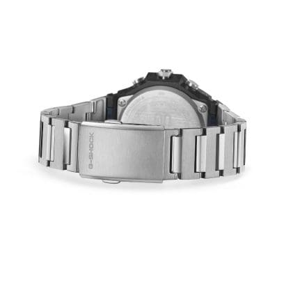 GST-B1000D-2AER with closed bracelet and view of the clasp