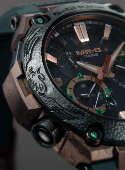 Close-up of the bezel of the MRG-B2000KT-3ADR, on which the engraving of the Phoenix can be seen.