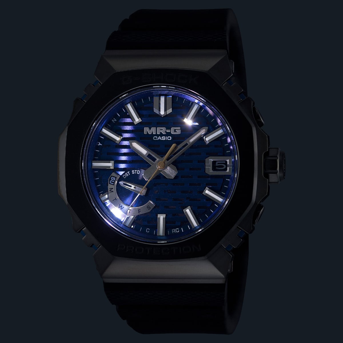 LED illumination of the MRG-B2100R-2A analogue clock