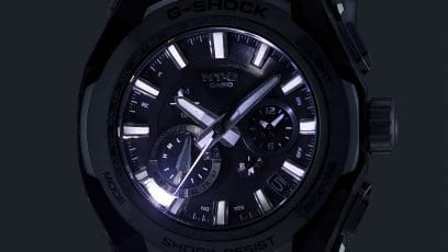 Dial of the MTG-B4000B-1A2ER in the dark with the illumination switched on