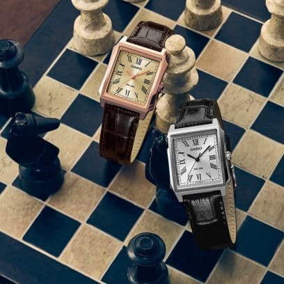 The two models MTP-B190RGL-9BV and MTP-B190L-7BV with square housings are positioned on a chessboard.