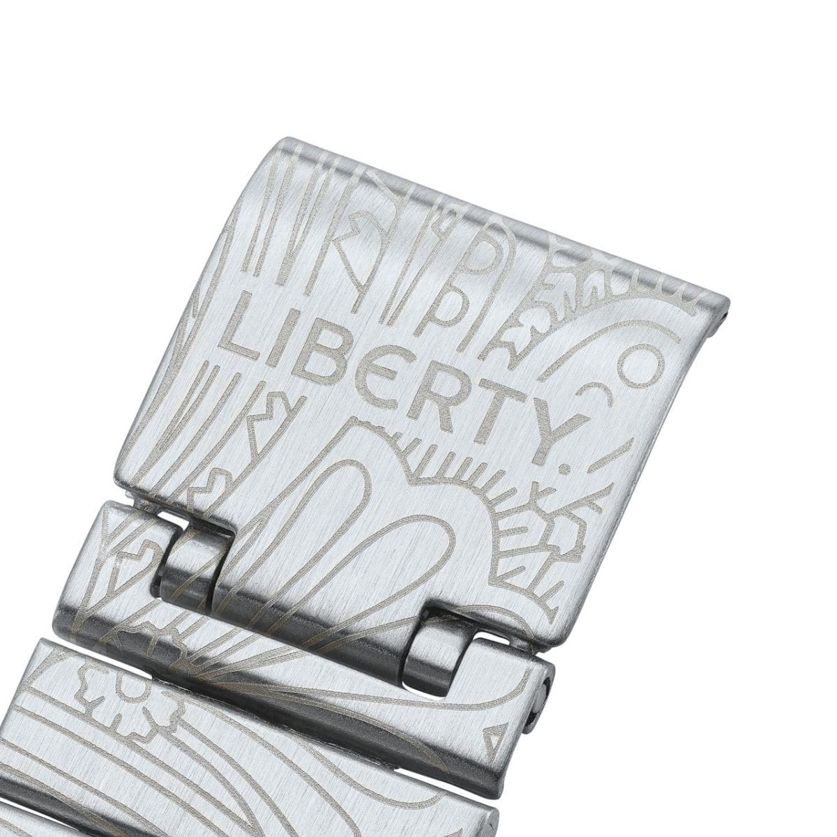 LIBERTY est écrit sur le fermoir de l'AQ-230ELT-7AER encadré par le motif cachemire