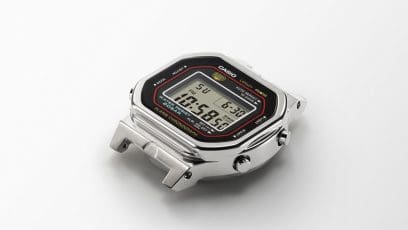 L'affichage numérique de la montre DW-5000R-1A avec son boîtier argenté détaché du bracelet