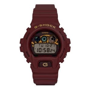 Vue de face du DW-6900CC25-4ER rouge foncé avec le logo G-SHOCK doré sur la lunette