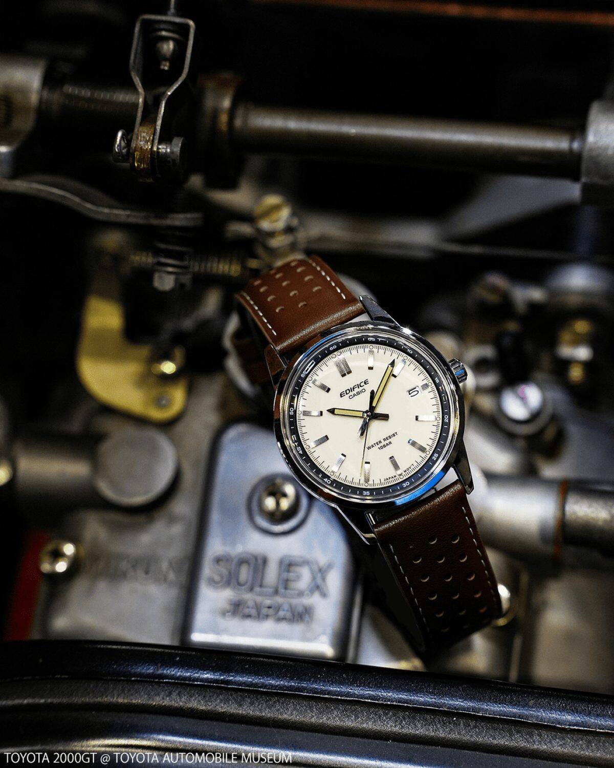 À la position de 3 heures de la montre-bracelet EFR-109L-7A d’EDIFICE, un affichage de la date est disponible