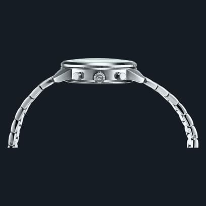 Vue latérale de l'EFR-575D-1A sur fond noir. Le cristal de verre incurvé est clairement visible. Le logo Edifice est visible sur la couronne centrale.