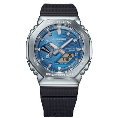 Vue de face du GBM-2100A-2BER avec boîtier argenté, cadran bleu et bracelet noir