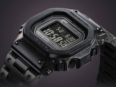Vue latérale de la montre GCW-B5000UN-1 avec son boîtier robuste et ses boutons latéraux.