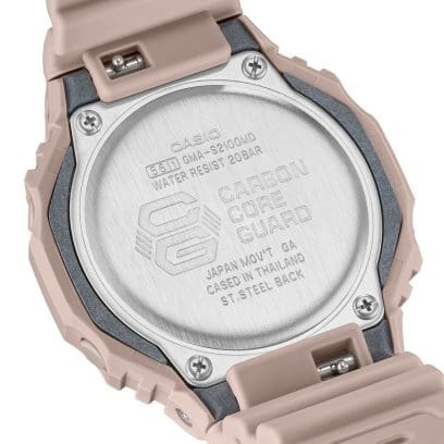 Dos du GMA-S2100MD-4A regardant la gravure. Le lettrage Carbon Core Guard est visible en grand au milieu