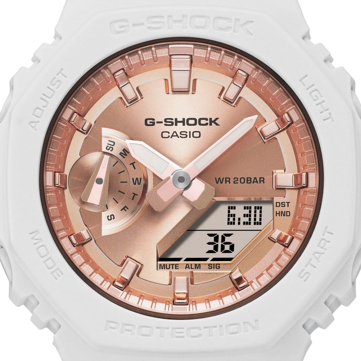 Gros plan sur l'affichage analogique-numérique en or rose chatoyant de la montre GMA-S2100MD-7A