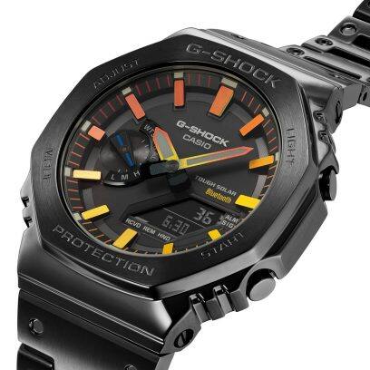 Vue latérale de la montre CASIO GM-B2100BPC-1A avec vue sur l'écran et les boutons latéraux de l'écran