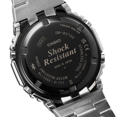 Gravure sur le dos argenté du boîtier de la montre-bracelet anniversaire GM-B2100PC-1A