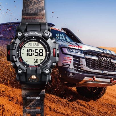 La G-SHOCK GW-9500 devant un 4x4 Toyota dans le désert