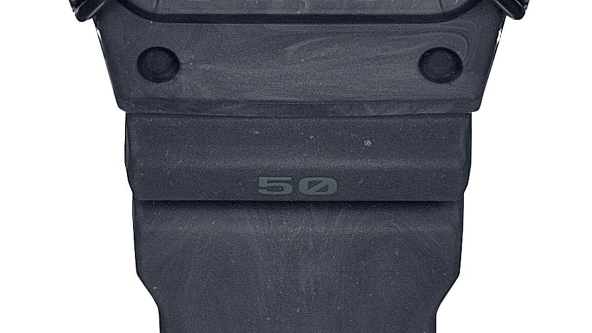 GLX-5600KB-1 Ukiran angkanya terpampang di tali jam: “50”