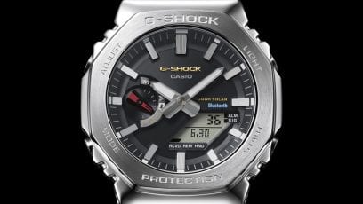 Jam tangan analog GM-B2100SD-1C dengan bezel segi delapan yang menampilkan warna-warna simbolis G-SHOCK asli