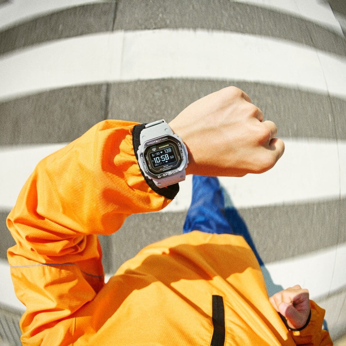 DW-H5600MB-8A9 Multi-functionality with enhanced readability: Memory-in-pixel (MIP) LCD #3