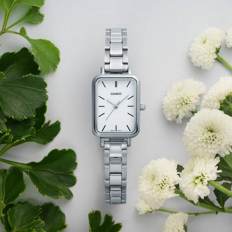 Montre Femme Casio LTP-V009D-1E - Cadran Rectangulaire Noir/bleu, Acier Inox, étanche 30m, Neuve Avec Garantie