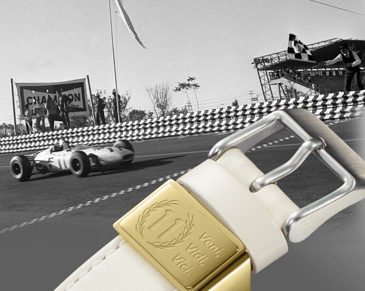 ECB-2300HR-1A Memorial engraving capturing the moment of the first victory 