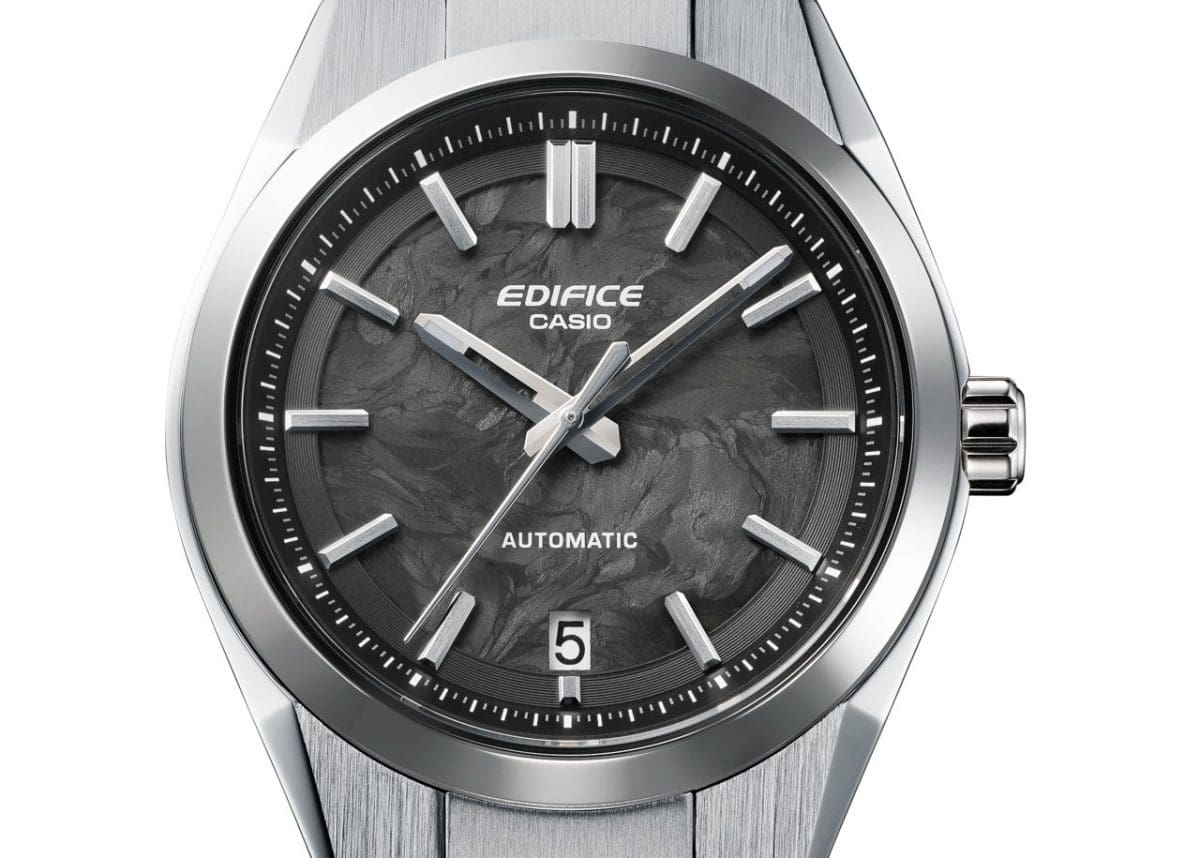 EFK-100CD-1A Forged carbon dial design: A refined look with fine detailing