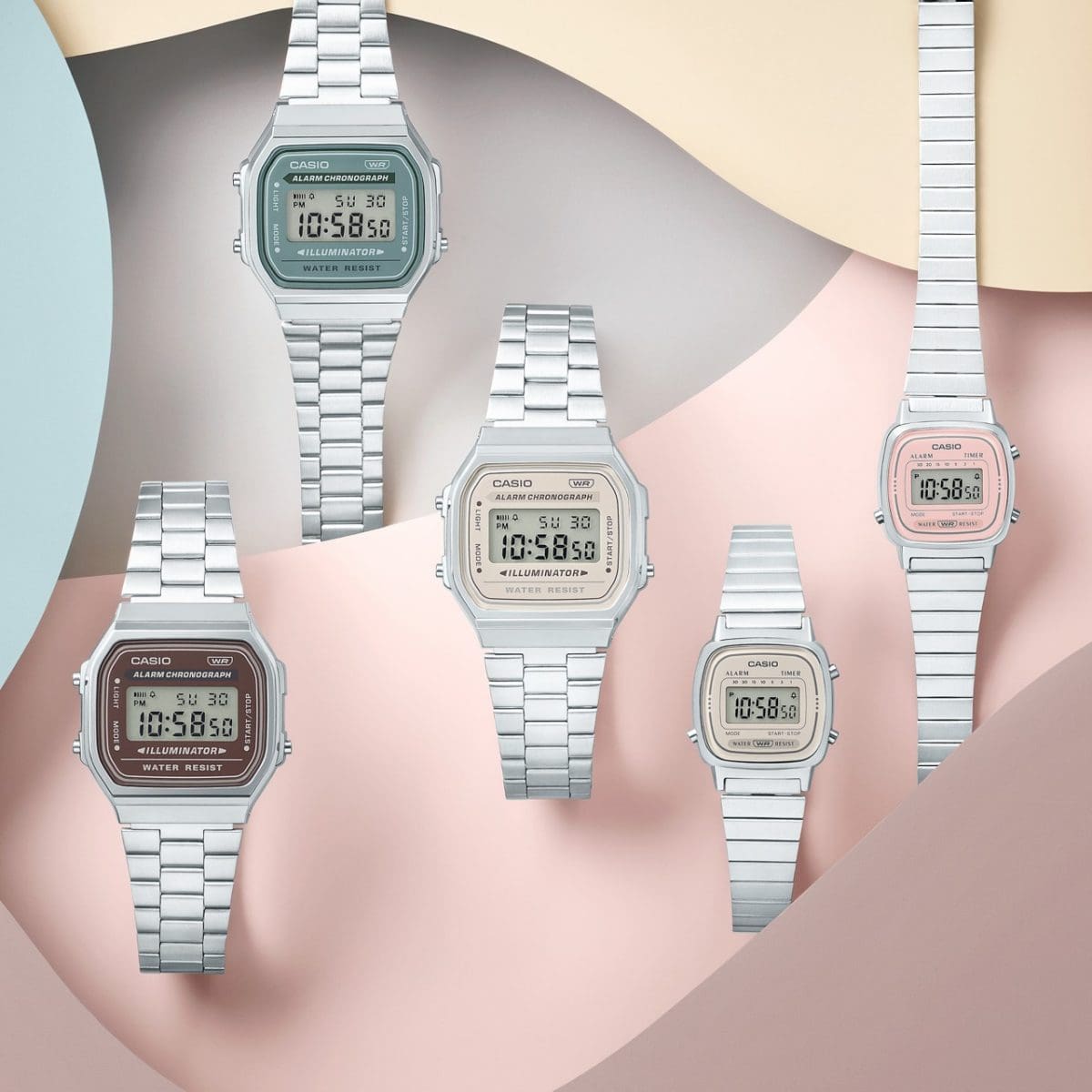 Cinque diversi orologi digitali della CASIO Vintage Collection con quadranti in colori pastello: marrone, turchese, beige e rosa