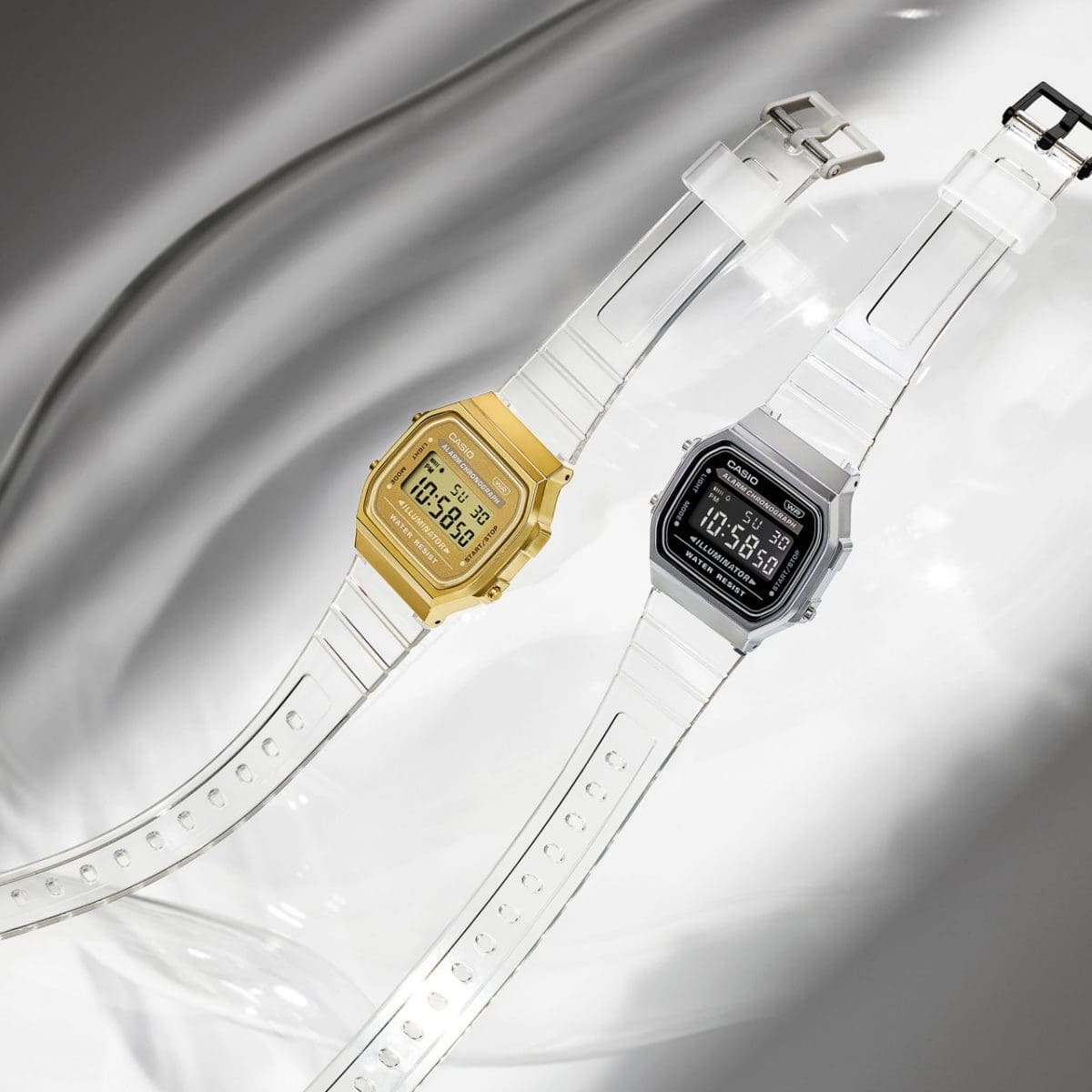 Da sinistra: A168XESG-9A con lunetta color oro e gli orologi da polso A168XES-1B con lunetta nera e argento accostati l'uno all'altro