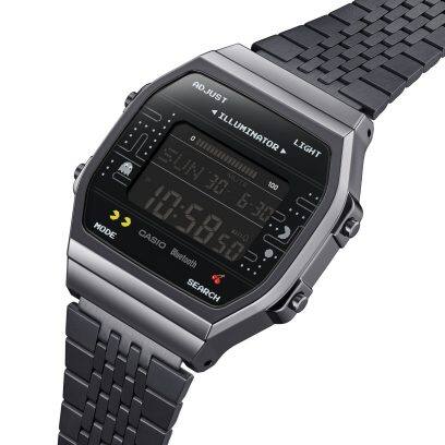 Vista laterale dell'orologio da polso ABL-100 della CASIO Vintage Collection e di Pacman con i pulsanti laterali e le illustrazioni di Pacman
