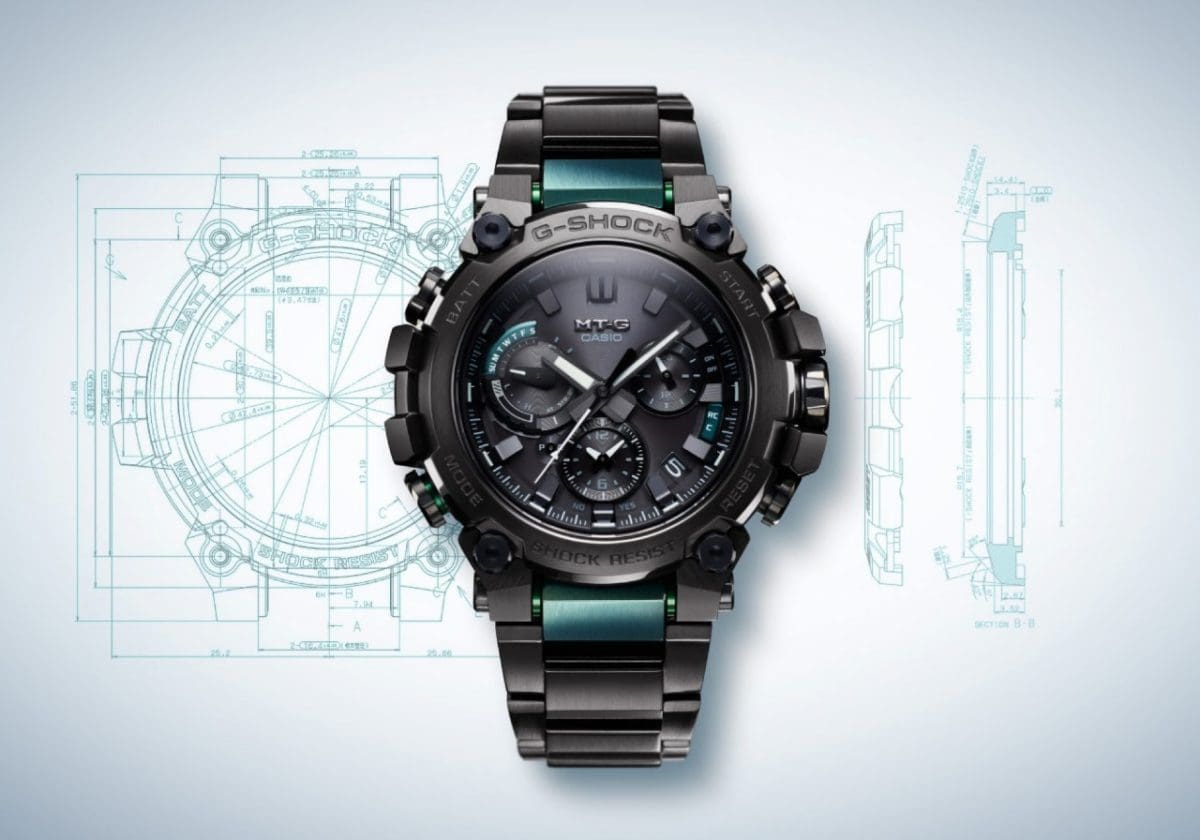 Orologio analogico MTG-B300BD di G-SHOCK davanti allo schizzo tecnico dell'orologio da polso