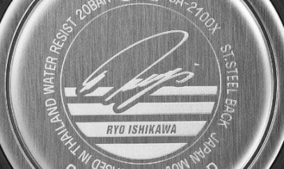 GA-2100RI25-7A 直筆サインが刻印された裏蓋