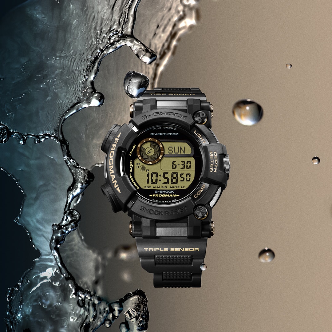 G-SHOCK FROGMAN GWF-D1000BC-1JFのキービジュアル。ブラックとタンカラーの外装とコンポジットバンド