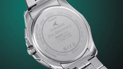 OCW-S7000SG-1A 20th Anniversaryの文字が記された裏蓋