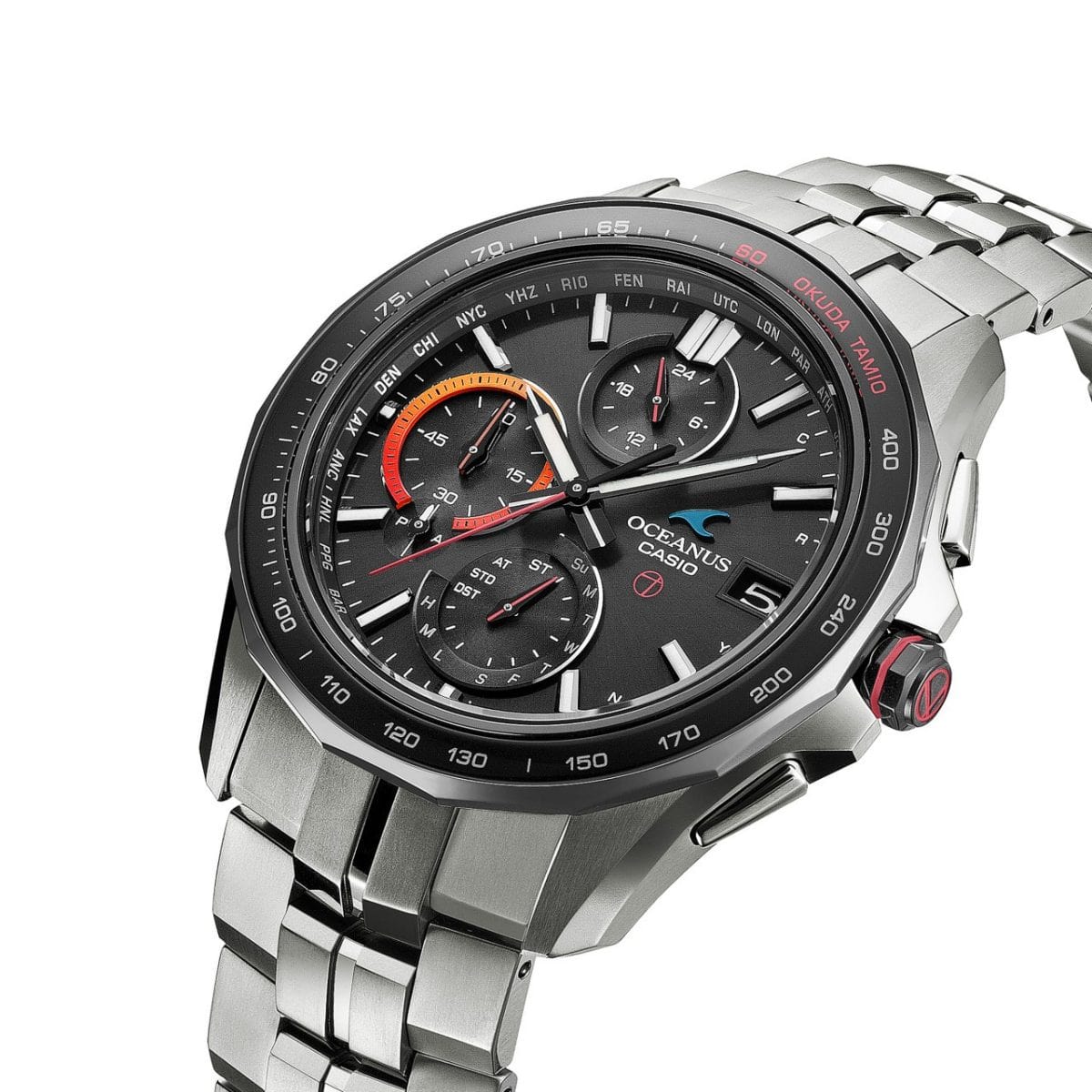 OCW-S7000TS-1A 時側のインダイアルリングは、奥田民生氏の好むオレンジと赤のグラデーションデザインを採用
