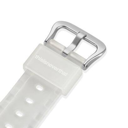 DW-5600TNT-7 និមិត្តសញ្ញា thisisneverthat ក៏មានចារនៅលើគ្រឿងទប់ខ្សែនាឡិកា​ផងដែរ