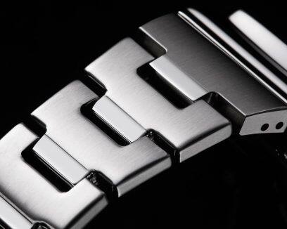 GM-2110D-3A1 ខ្សែនាឡិកាលោហៈ៖ បន្ថែមភាពទំនើបលើវាយនភាពបន្ថែមទៀត